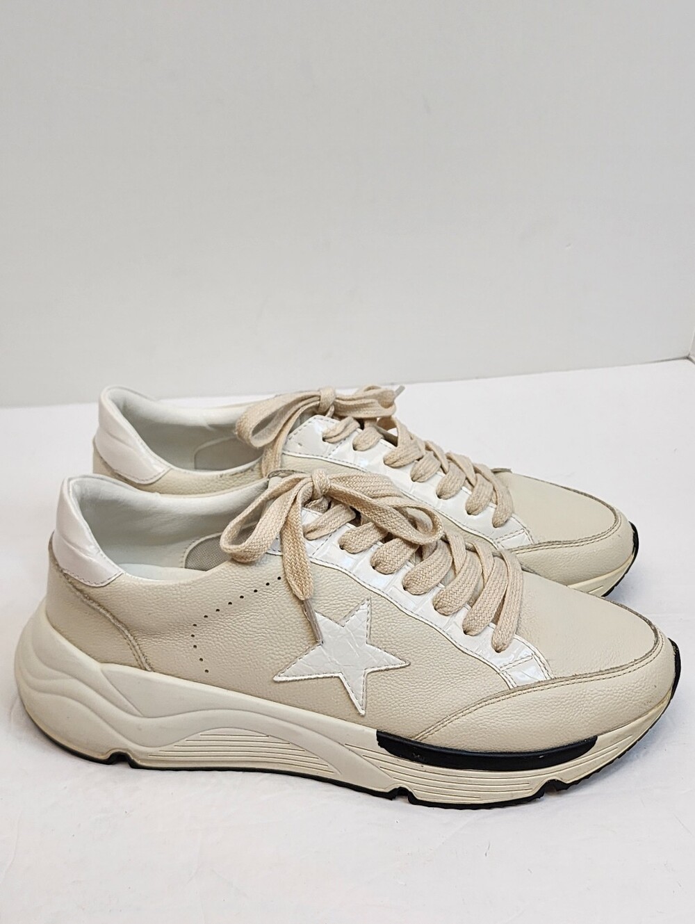 Cream Star Accent Leather Sneakers Size 9 - Picture 2 of 11